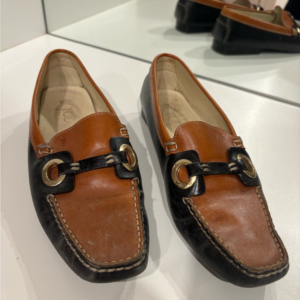 Tod’s 2 color driving loafers